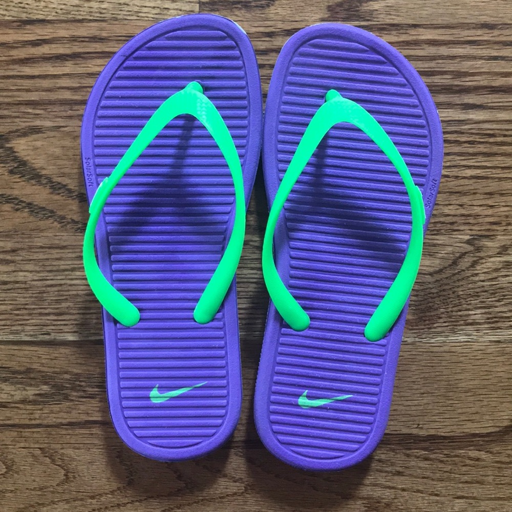 Girls Nike solarsoft flip flops